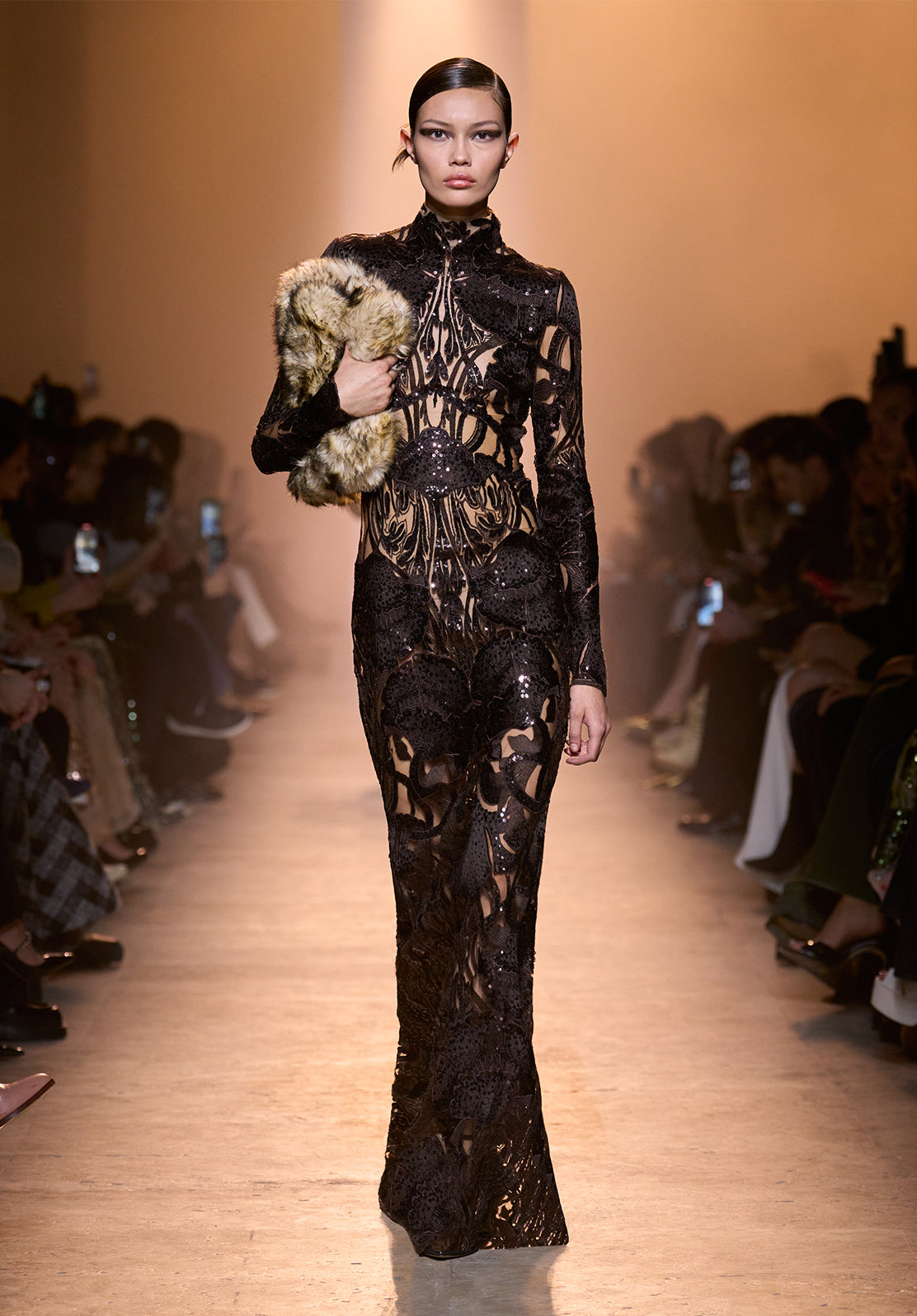 Ready-to-Wear Fall Winter 2025 Look 13 ELIE SAAB Ready-to-Wear Fall Winter 2025 Look 13 ELIE SAAB