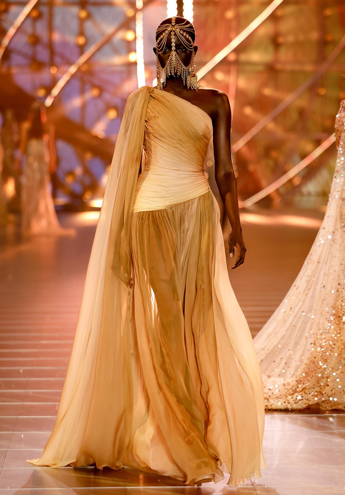 elie saab orange dress The ELIE SAAB woman is colourful, vibrant and abundant in effervescent spirit. Shop the ELIE SAAB Spring Summer 2024 collection in all boutiques and on www.eliesaab.com @alejandraloaiza.photo @f2max @maximsap @oboglobal # ELIESAAB #ELIESAABSS24